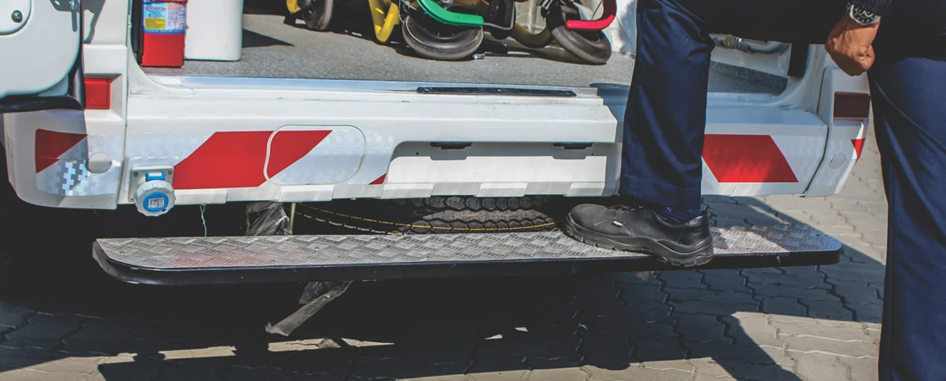 Full-length footstep (1600mm × 190mm) and 405mm height in T1 from ground for ease of entry and exit